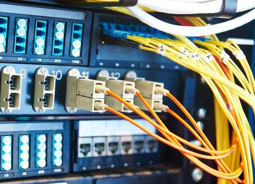 青岛智能化弱电工程布线中，光纤可以取代网线吗？青岛监控安装工程公司认为不